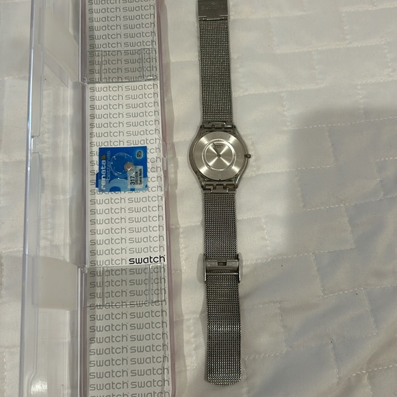 Stainless steel Swatch watch with extra battery. - Picture 6 of 7